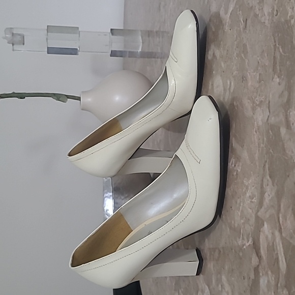 Beige square toe pumps - Picture 2 of 5